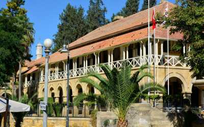 Nikozja stolica dwóch Cyprów z Limassol [49]